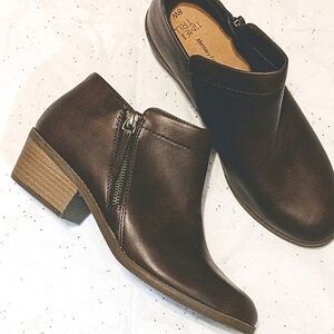 Time & Tru Zipper Bootie Brown sz 8 Wide Round Almond Toe Short Boot Ankle Boot